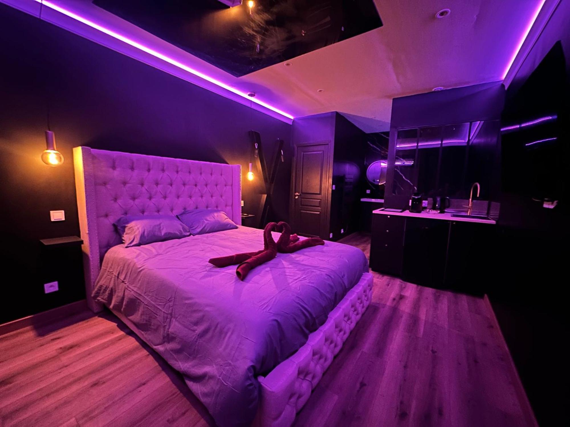 Saint-Gervais-la-Forêt Dark Room Blois - Love Room מראה חיצוני תמונה
