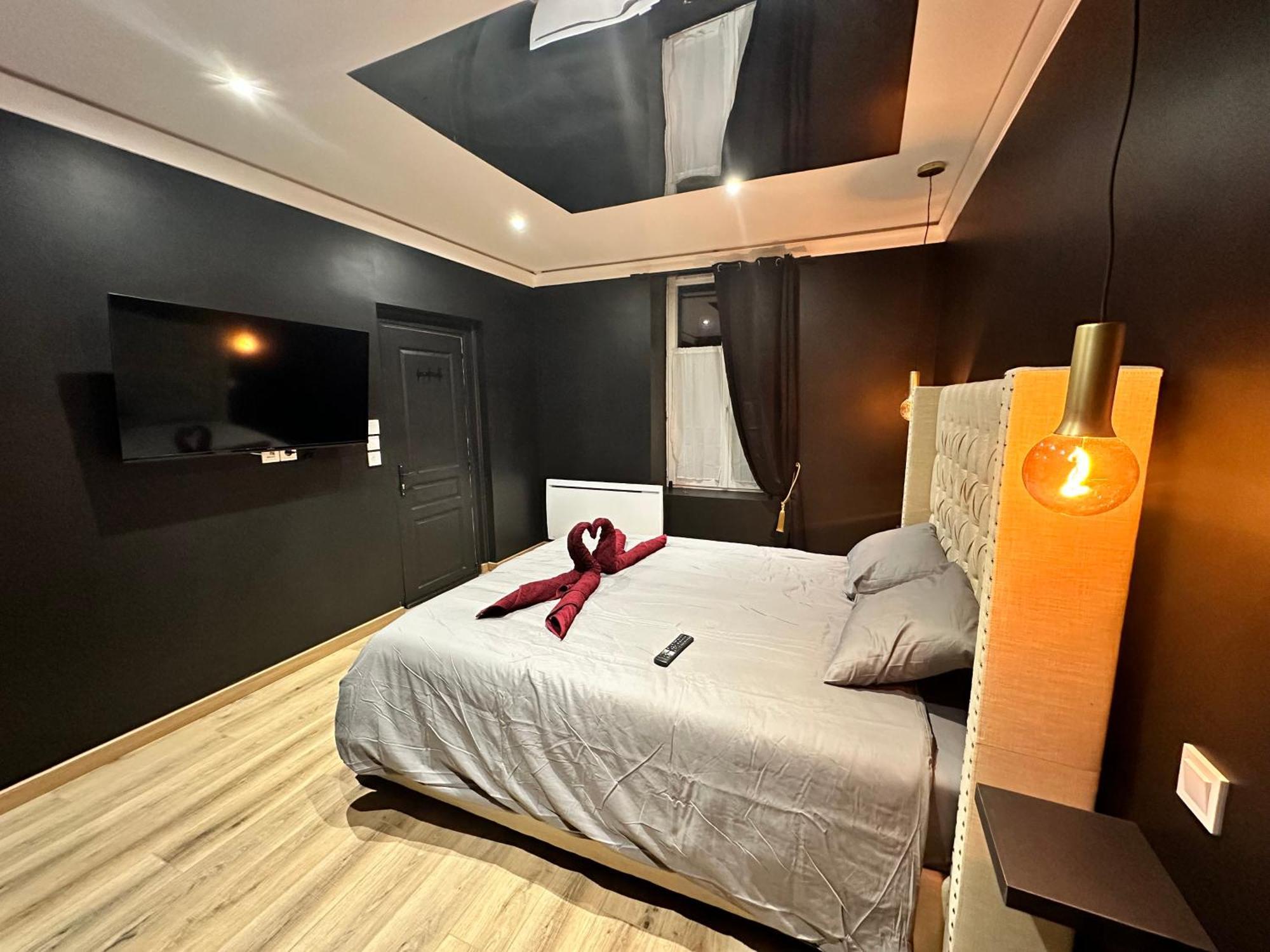 Saint-Gervais-la-Forêt Dark Room Blois - Love Room מראה חיצוני תמונה