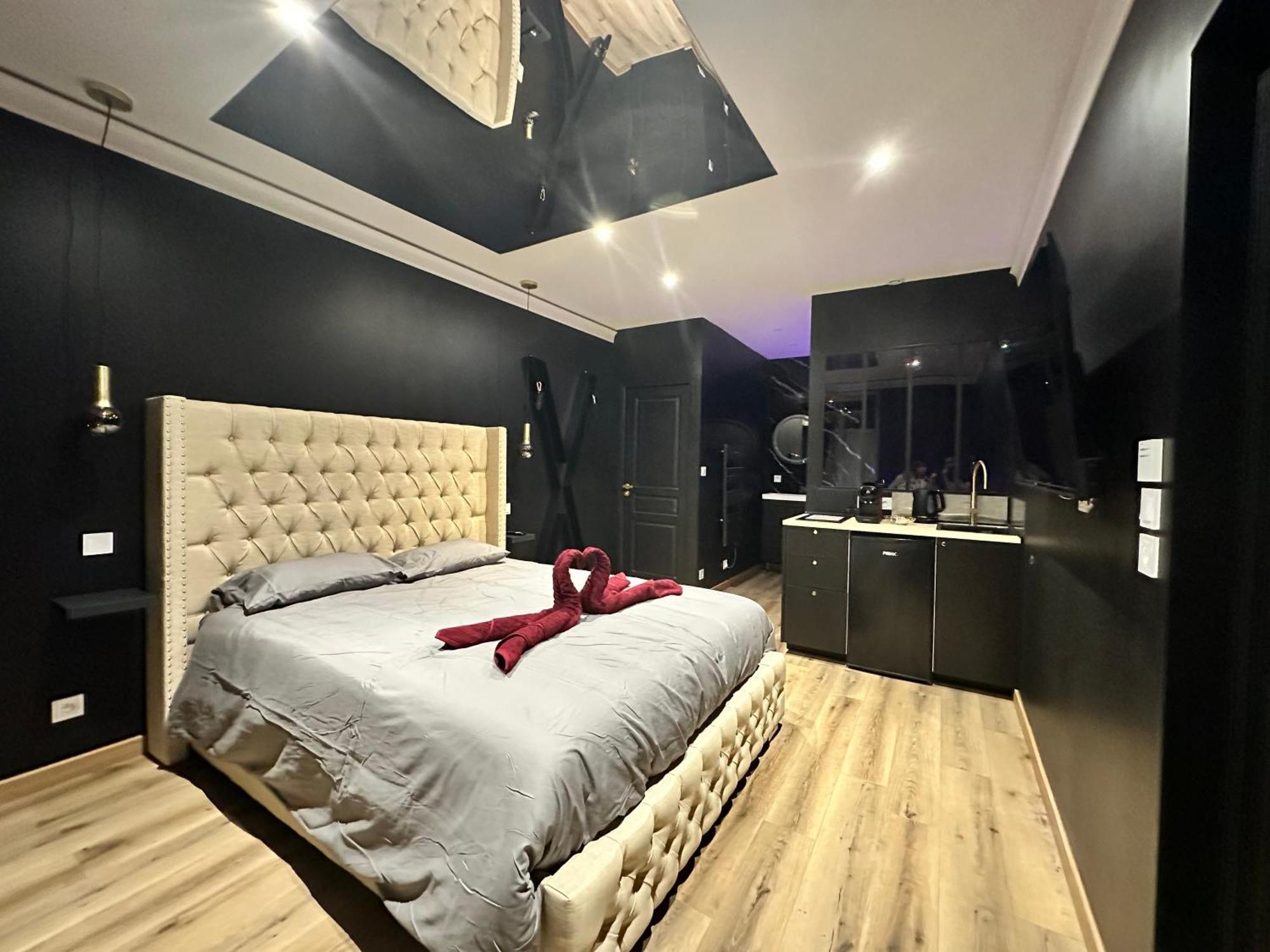 Saint-Gervais-la-Forêt Dark Room Blois - Love Room מראה חיצוני תמונה