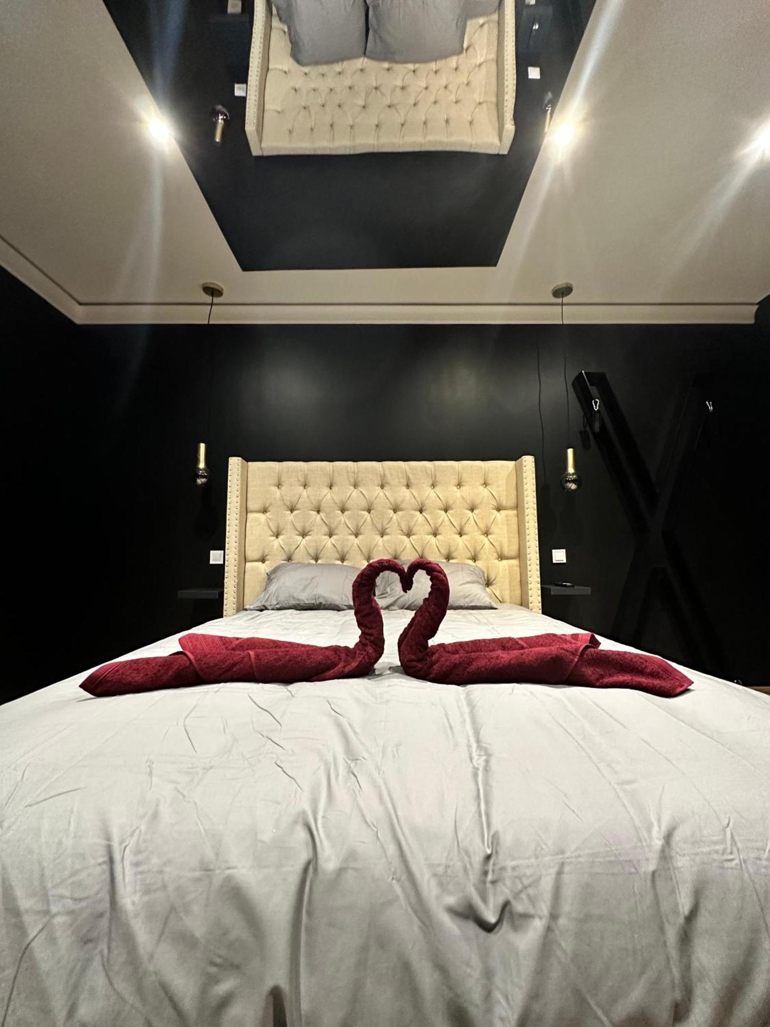 Saint-Gervais-la-Forêt Dark Room Blois - Love Room מראה חיצוני תמונה